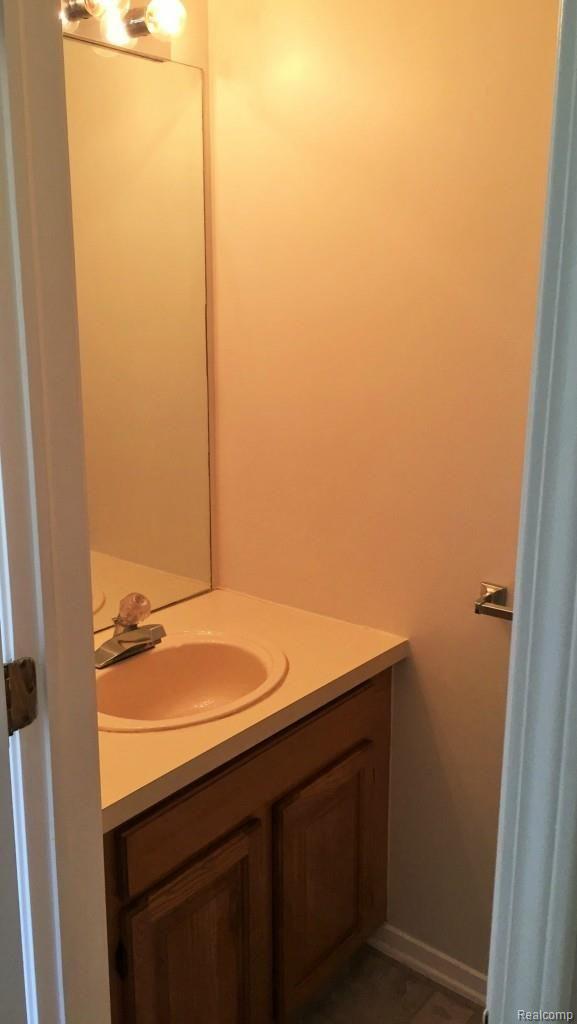 972 High-Ridge Drive Canton, MI 48187 - Photo 18 of 33 Bathroom.jpg
