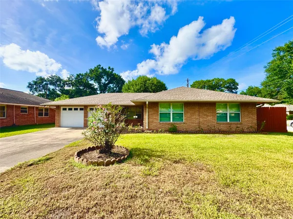 $1,950 | 7743 Meadville Street, Houston, TX 77061