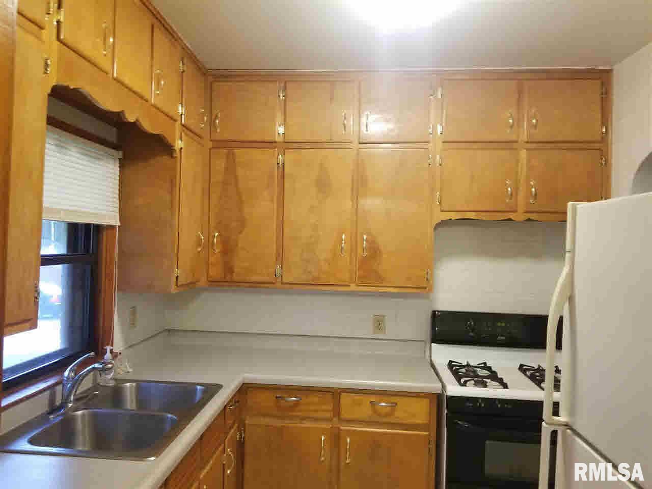 1826 10th Street Moline, IL 61265 - Photo 7 of 12 Gallery Image 7