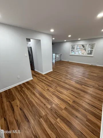 $399,999 | 10 Anne Drive, Guilderland, NY 12303