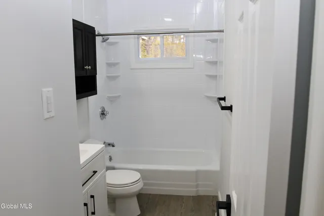 $399,999 | 10 Anne Drive, Guilderland, NY 12303