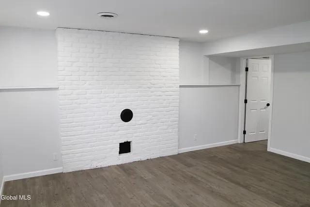 $399,999 | 10 Anne Drive, Guilderland, NY 12303