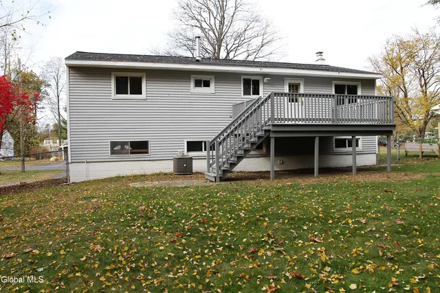 $399,999 | 10 Anne Drive, Guilderland, NY 12303