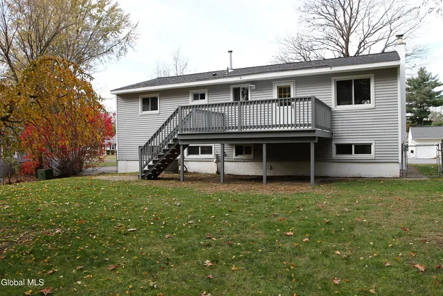 $399,999 | 10 Anne Drive, Guilderland, NY 12303