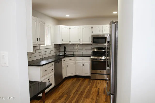 $399,999 | 10 Anne Drive, Guilderland, NY 12303