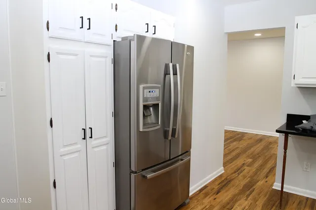 $399,999 | 10 Anne Drive, Guilderland, NY 12303