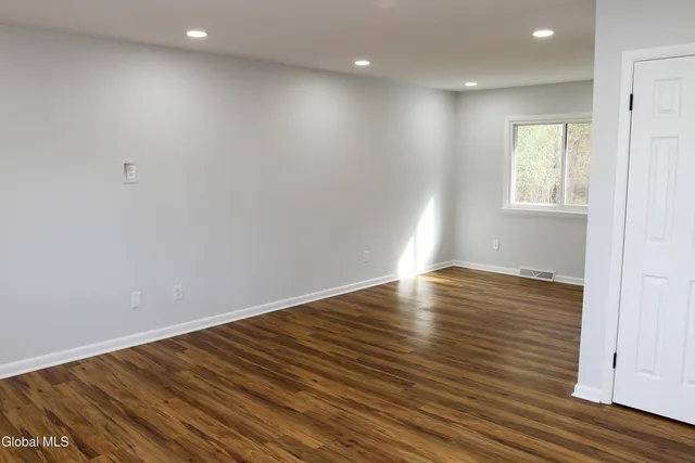 $399,999 | 10 Anne Drive, Guilderland, NY 12303