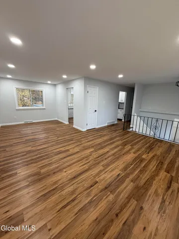 $399,999 | 10 Anne Drive, Guilderland, NY 12303