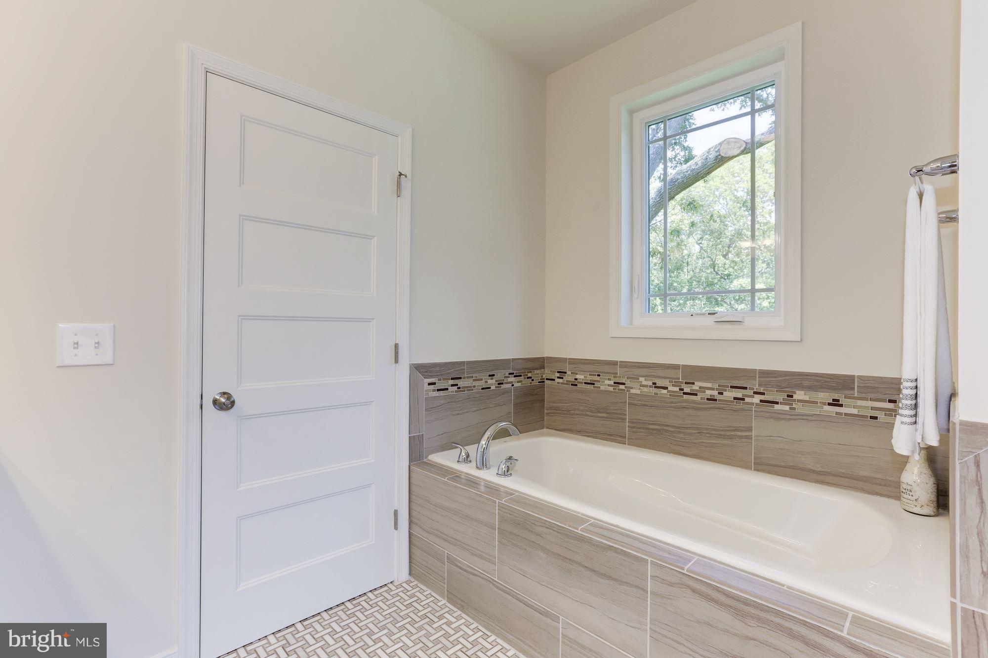 1235 Hampton Road Annapolis, MD 21409 - Photo 21 of 29 Bath (Master)