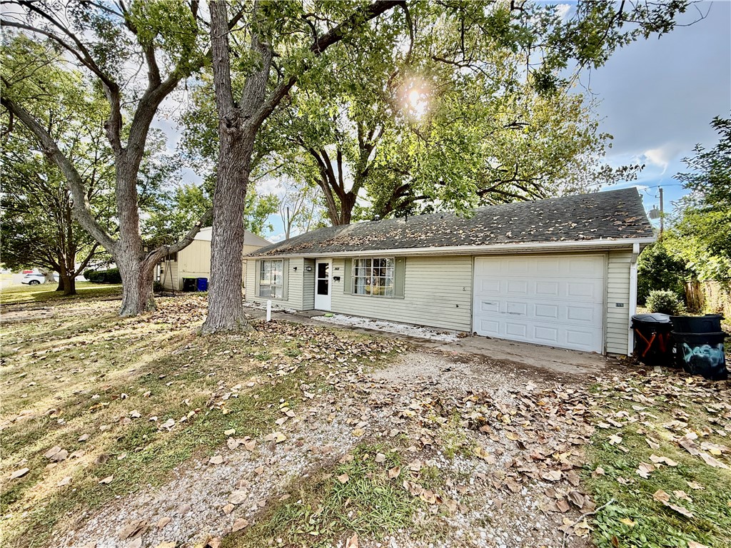 2423 Quail Drive Decatur, IL 62521 - Photo 2 of 22