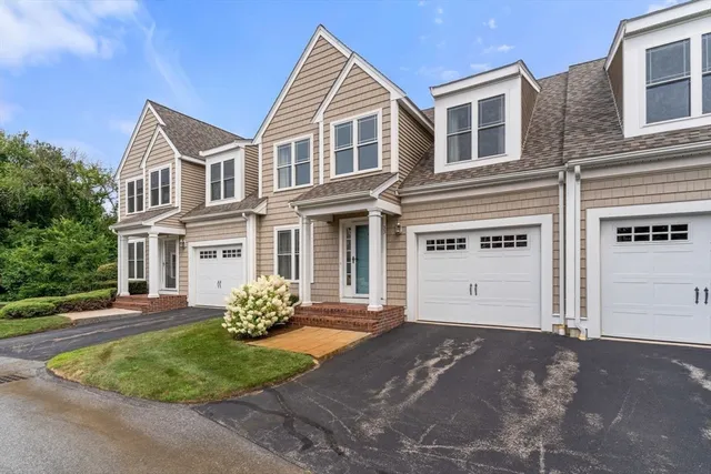 $579,000 | 33 Barker Square Drive, Unit 33, Pembroke, MA 02359