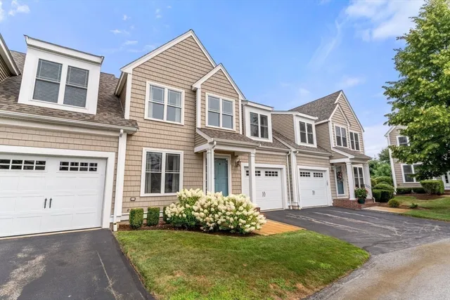 $579,000 | 33 Barker Square Drive, Unit 33, Pembroke, MA 02359