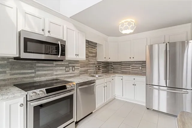 $579,000 | 33 Barker Square Drive, Unit 33, Pembroke, MA 02359