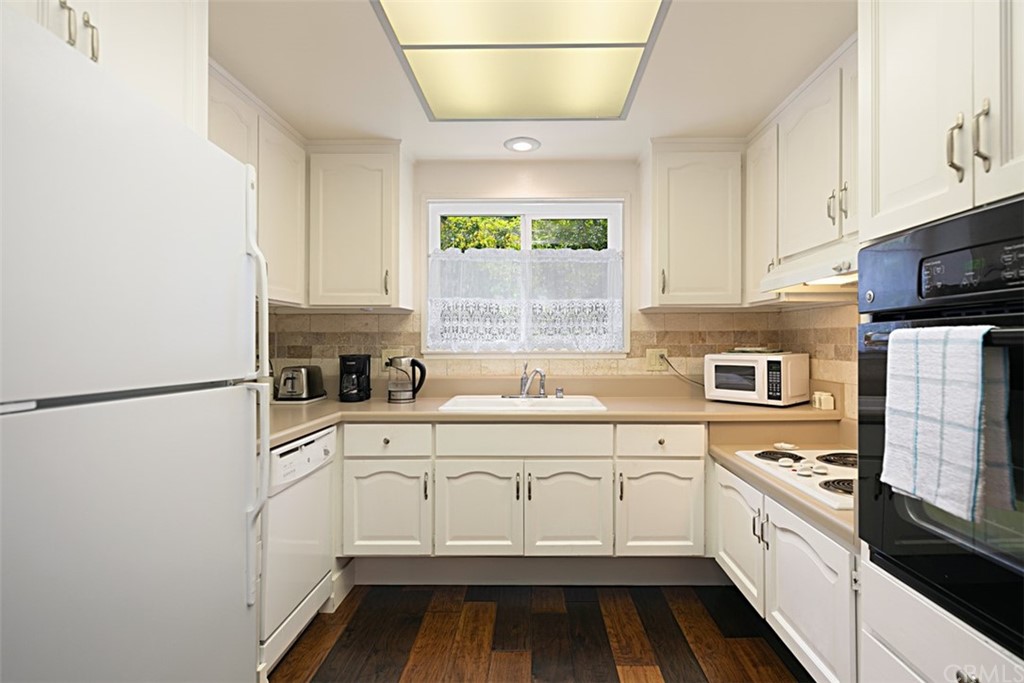 837 Ronda Sevilla, Unit P Laguna Woods, CA 92637 - Photo 14 of 31