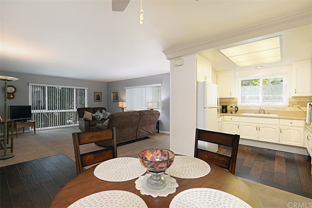 837 Ronda Sevilla, Unit P Laguna Woods, CA 92637 - Photo 3 of 31 Inviting interior.