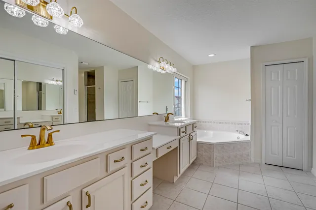 a view of a tennis court