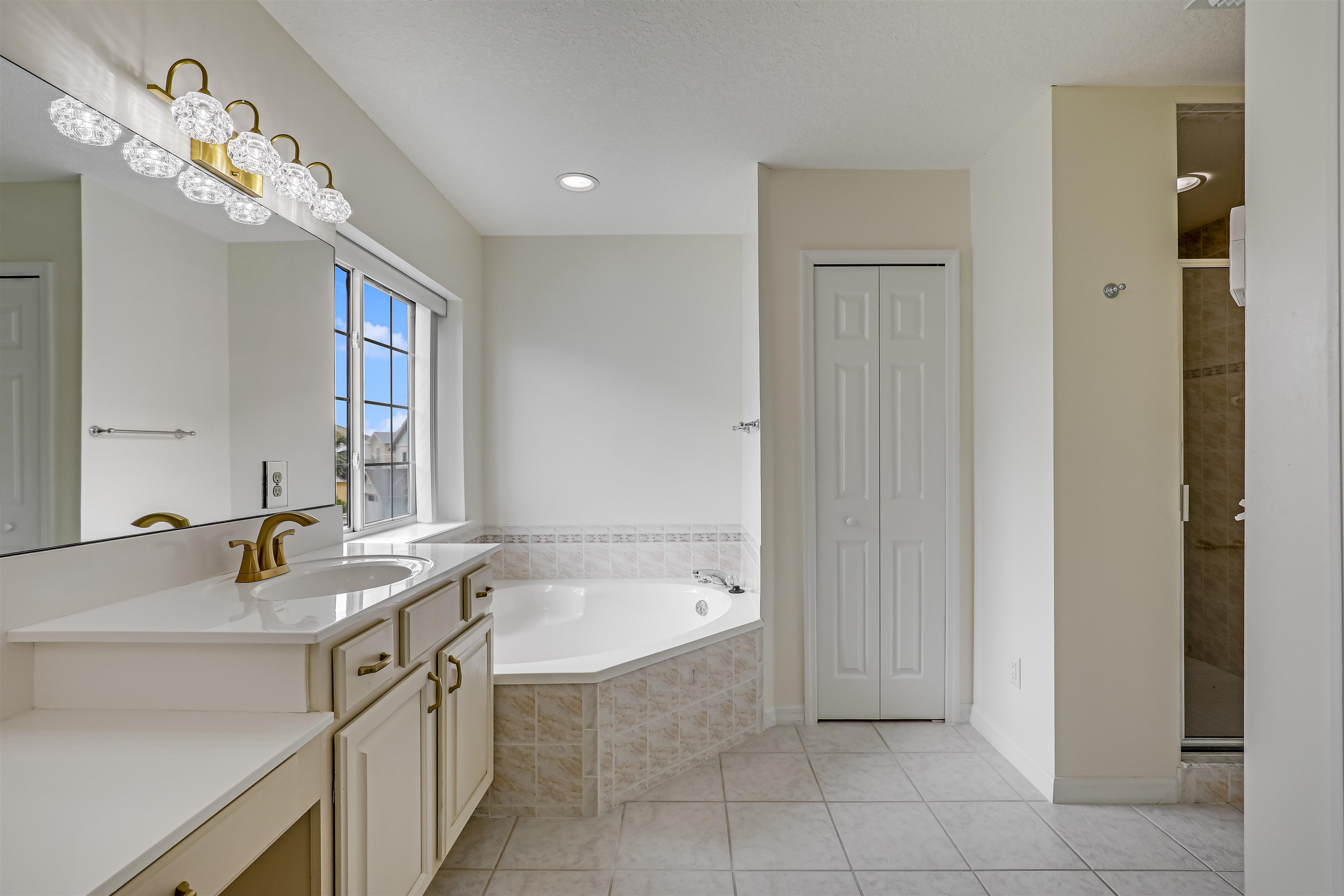 9162 August Circle St. Augustine, FL 32080 - Photo 41 of 81 a bathroom with a tub sink and mirror