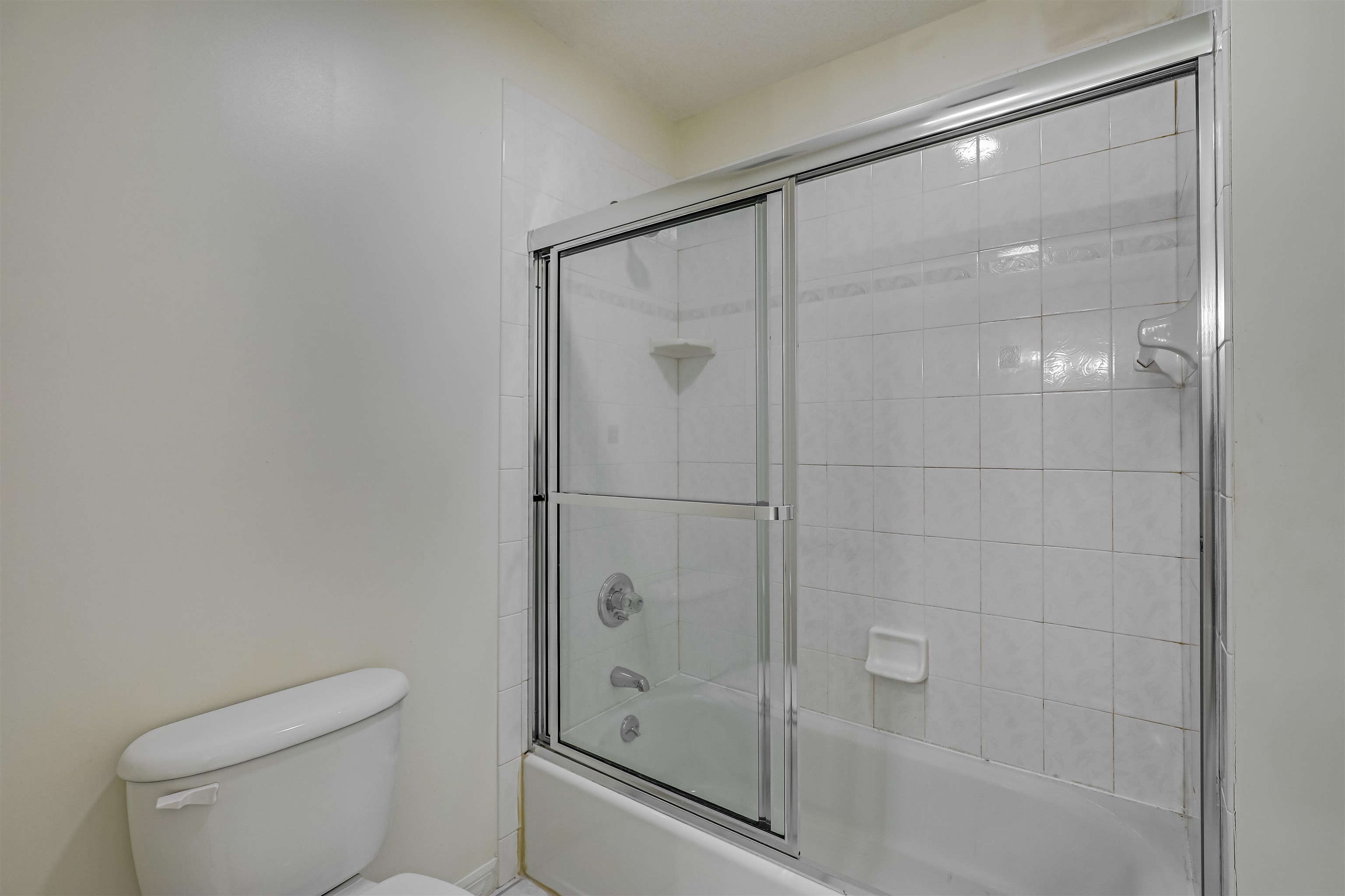 9162 August Circle St. Augustine, FL 32080 - Photo 46 of 81 a bathroom with a shower a toilet and sink