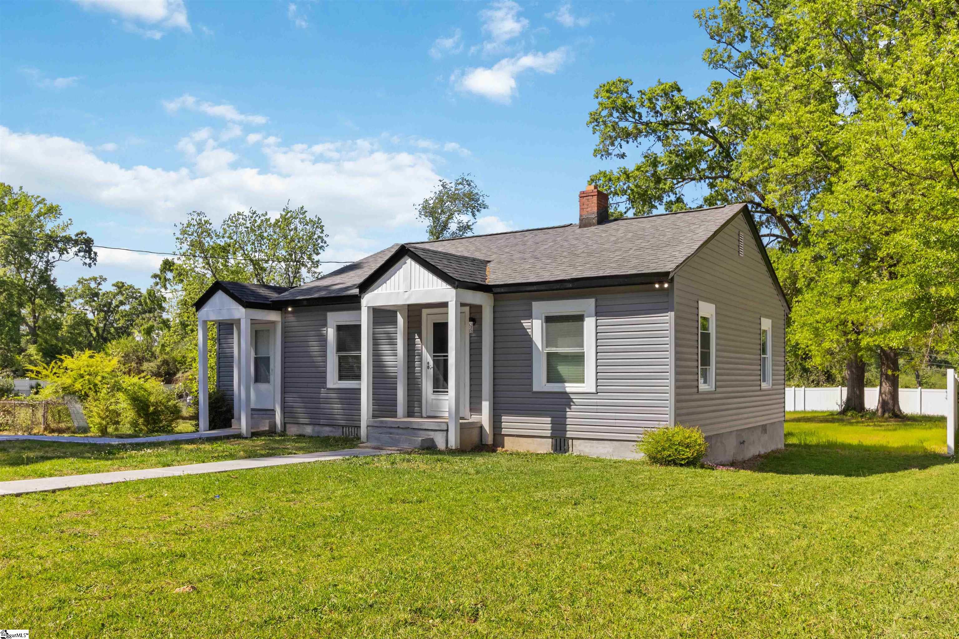 809 East Ferguson Street Clinton, SC 29325 - Photo 2 of 15