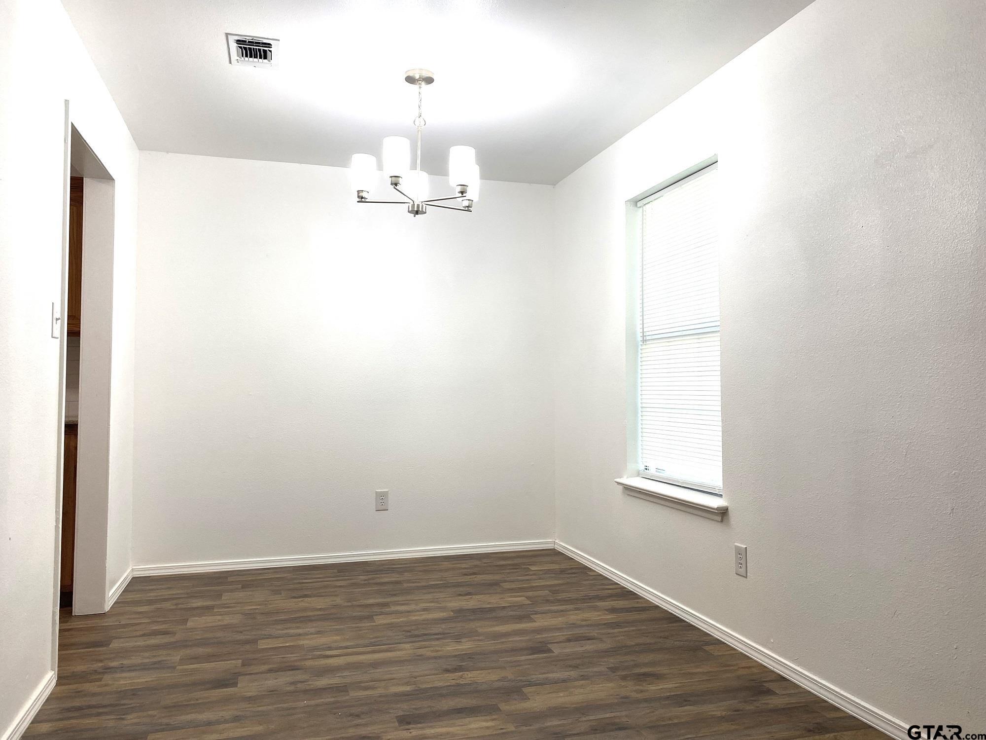 505 Red Springs Avenue Mount Pleasant, TX 75455 - Photo 3 of 9