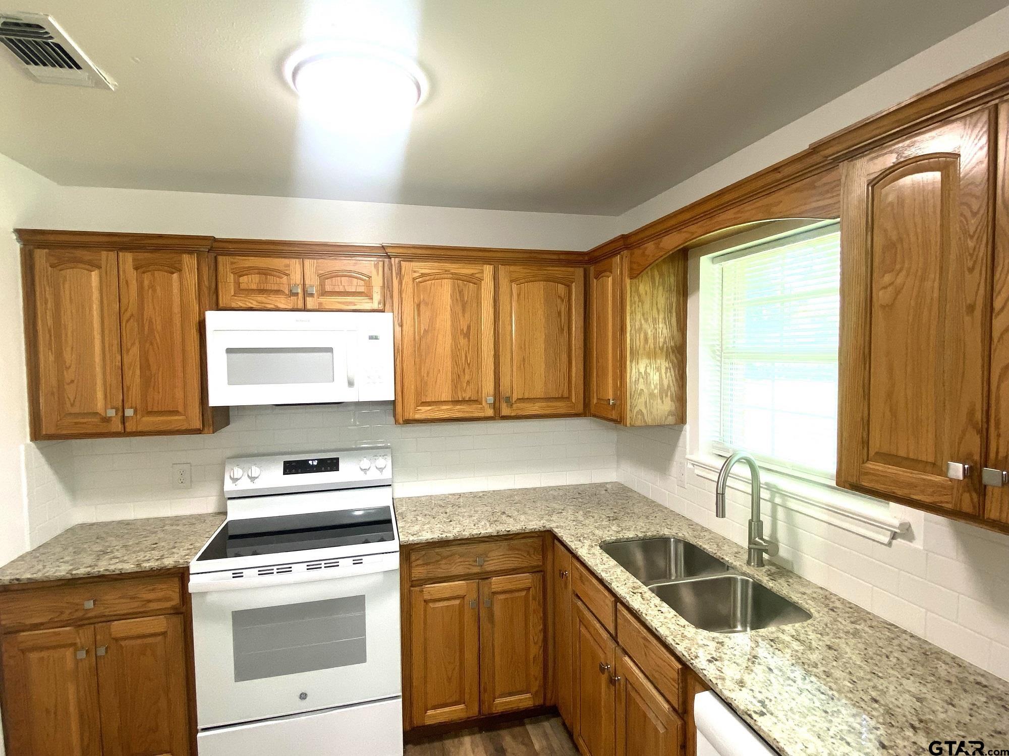 505 Red Springs Avenue Mount Pleasant, TX 75455 - Photo 5 of 9