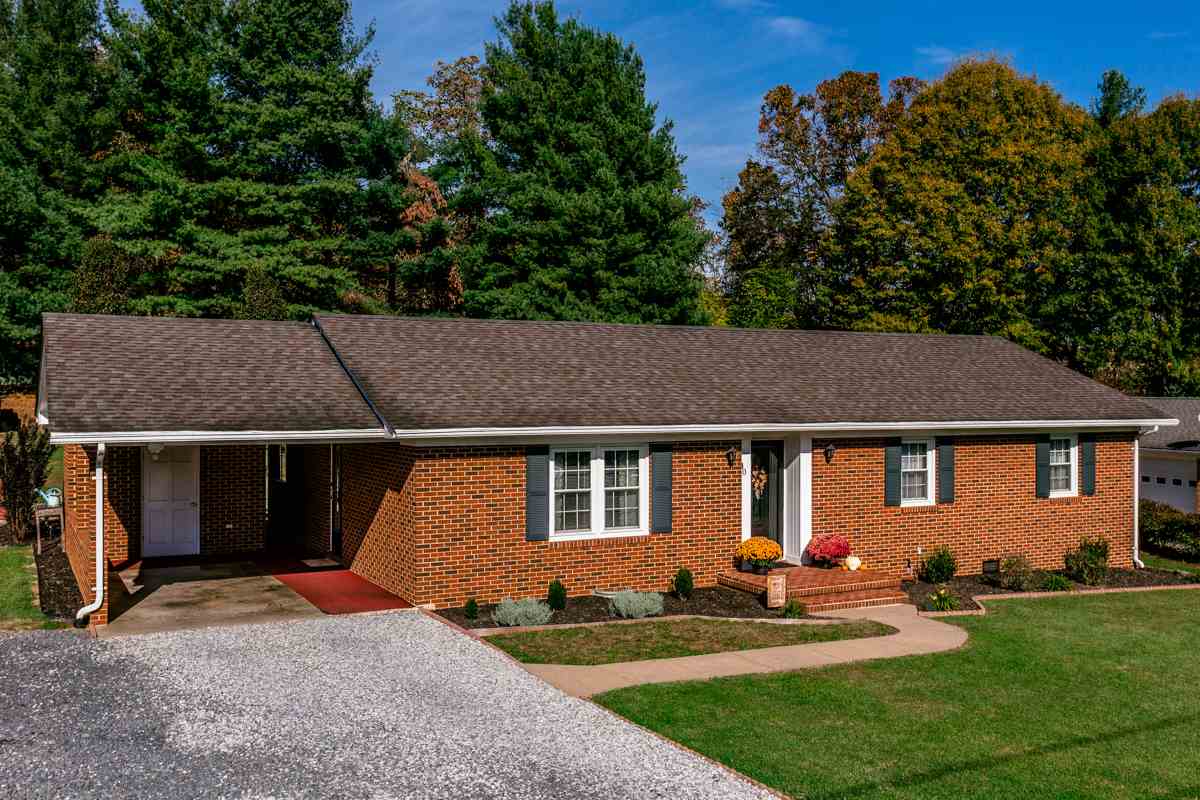 40 Greenfield Road Luray, VA 22835 - Photo 11 of 28 1981 all brick ranch home. 1761 SF livable. Roof 8-10 years old. Replacement, insulated windows.