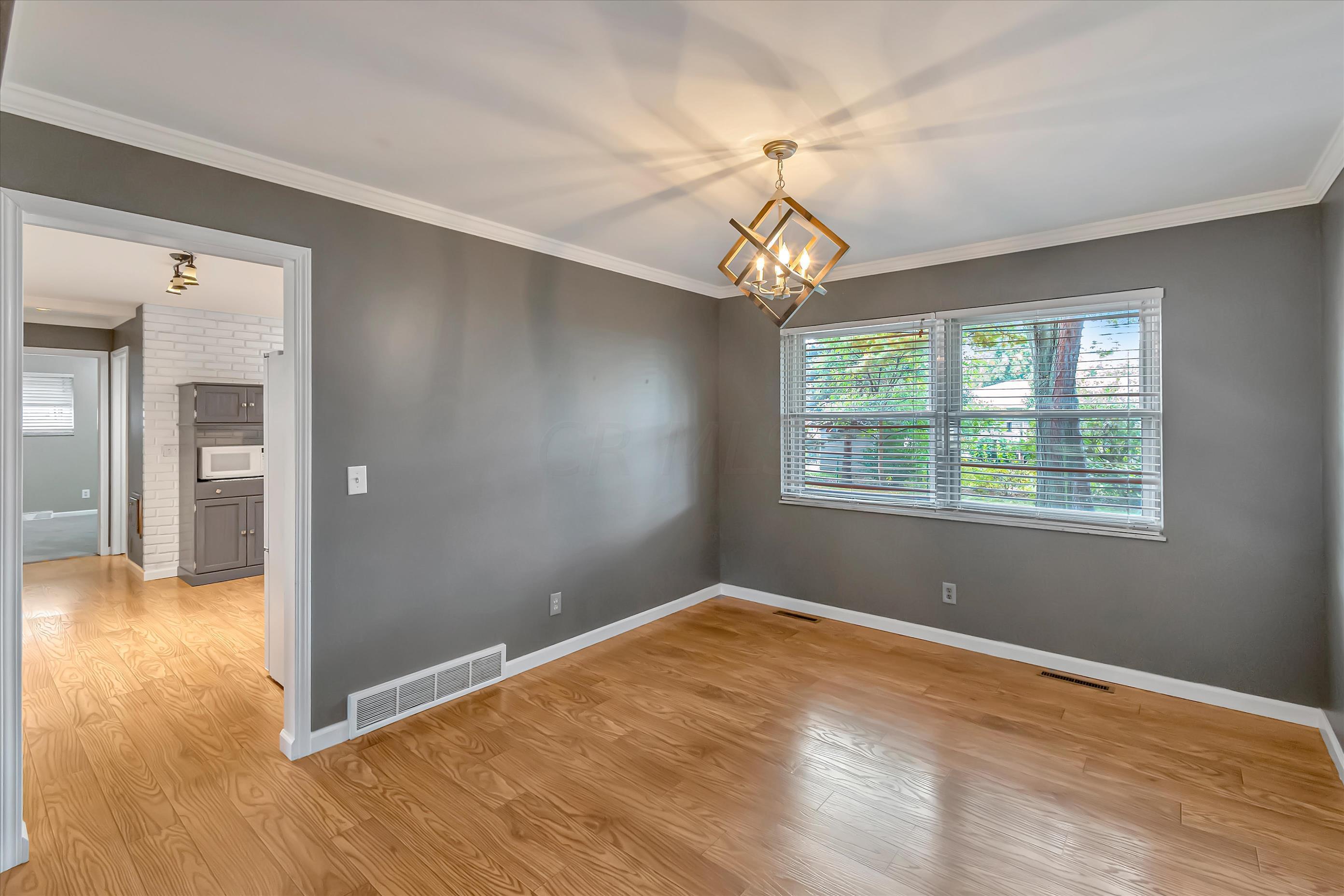 415 James Road Columbus, OH 43230 - Photo 9 of 36 F8_415JamesRd_08