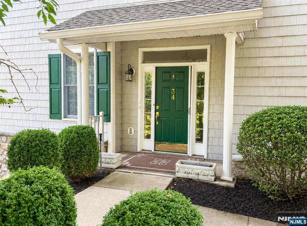 34 Spring Hollow Road Old Tappan, NJ 07675 - Photo 3 of 32