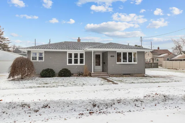 $234,900 | 719 West 8th Avenue, Oshkosh, WI 54902
