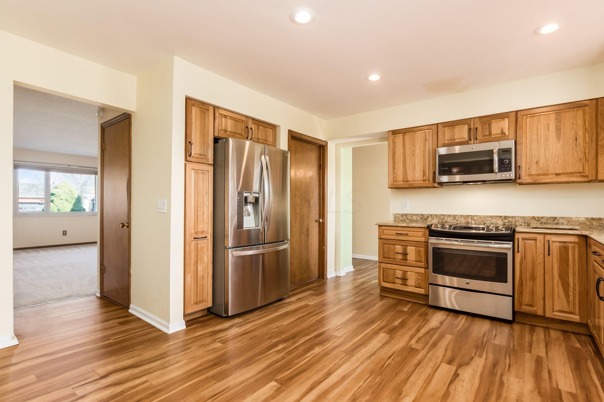1553 Francisco Road Columbus, OH 43220 - Photo 4 of 28 015_c8c91_M 1553 Francisco029