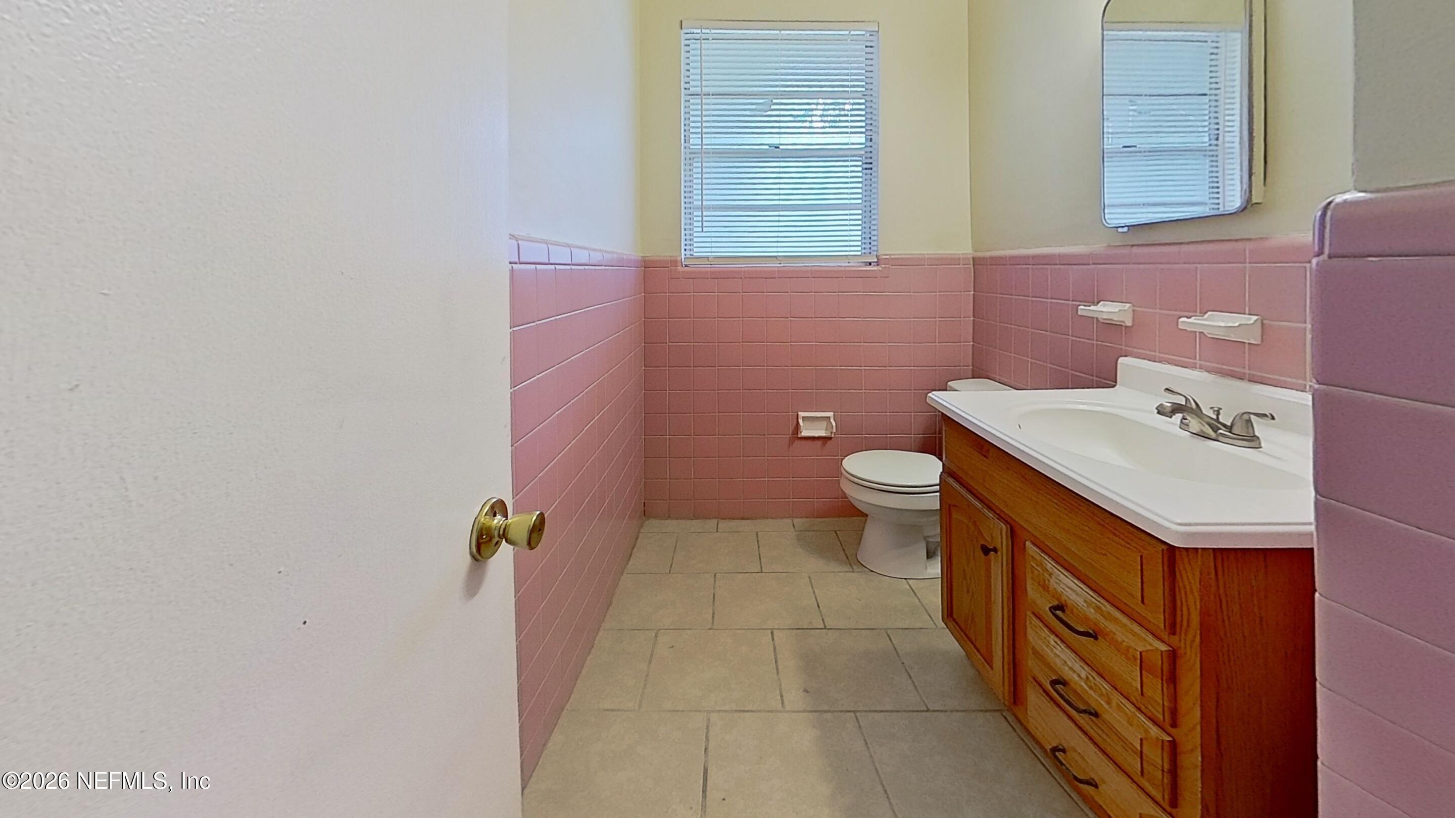 7104 Waikiki Road Jacksonville, FL 32216 - Photo 15 of 17 Bathroom(147)