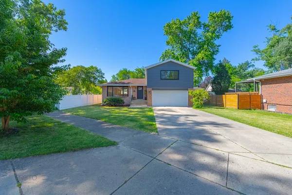$699,000 | 2405 Avondale Avenue, Park Ridge, IL 60068
