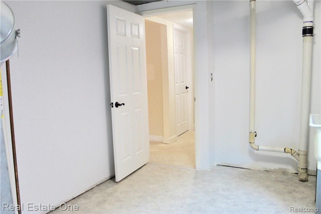 42708 Hanford Road Canton, MI 48187 - Photo 42 of 48 Walk into utility room