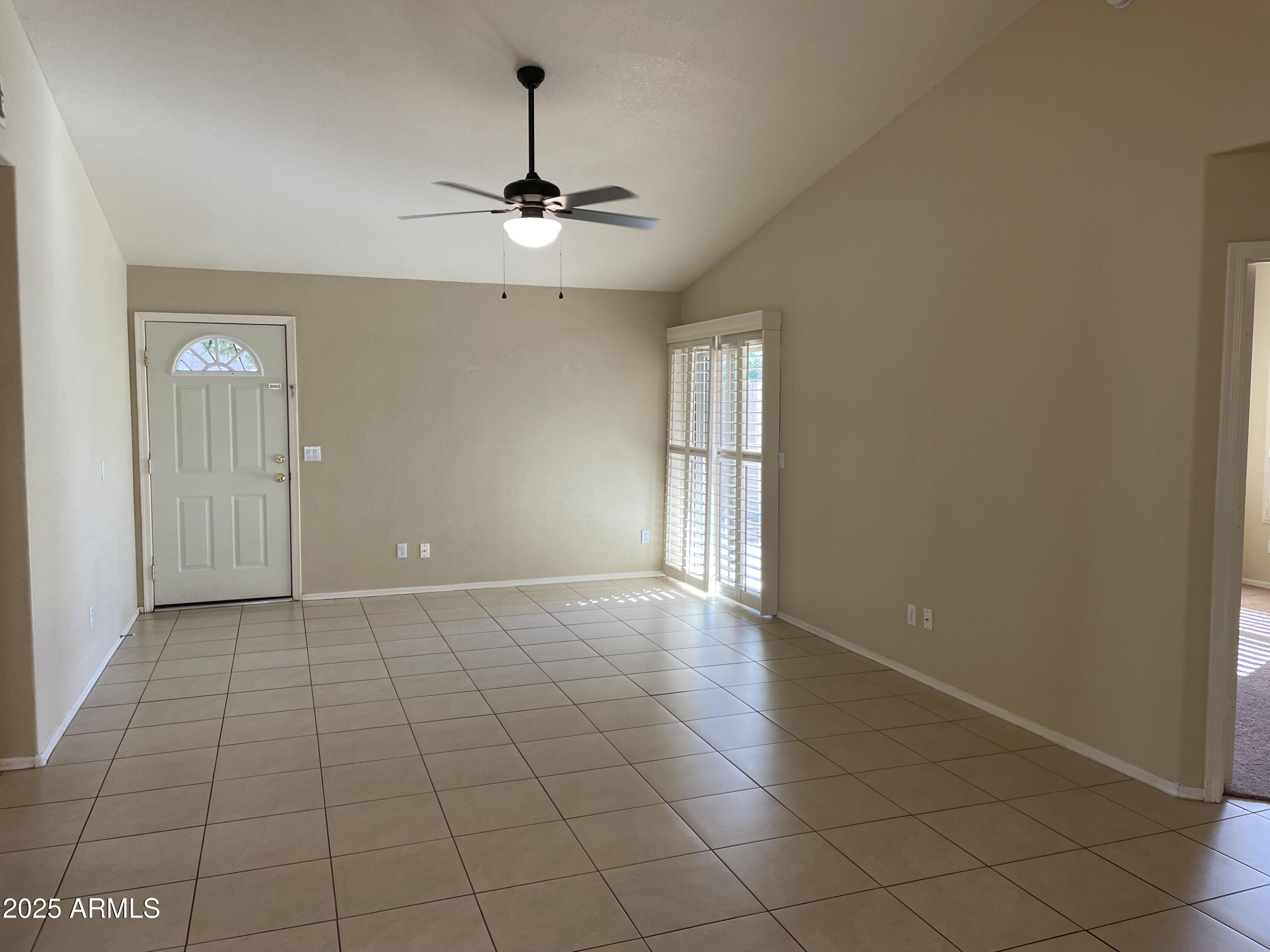 8949 West Kathleen Road Peoria, AZ 85382 - Photo 5 of 28