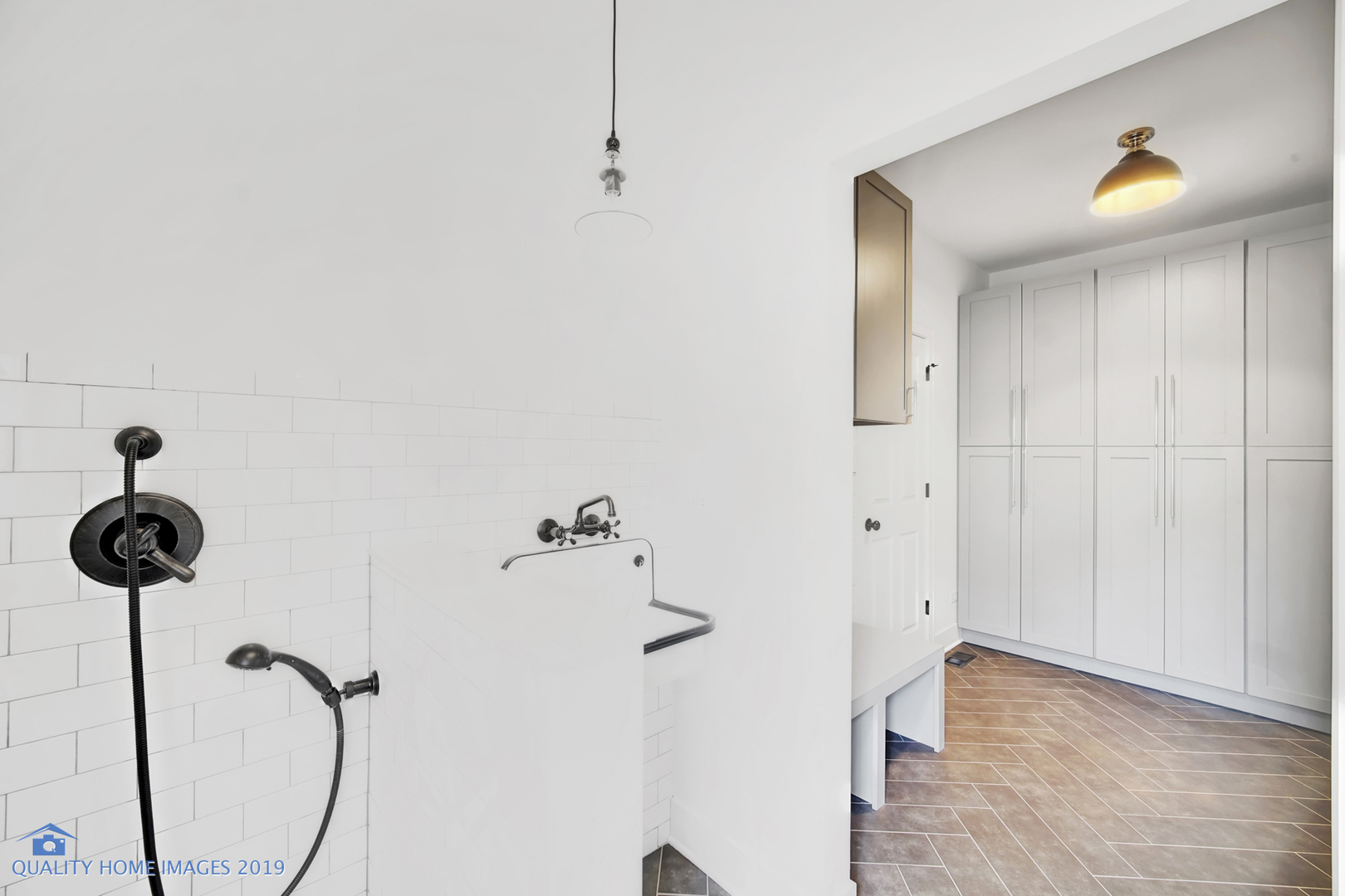 215 North Summit Street Wheaton, IL 60187 - Photo 14 of 36 a view of room with shower