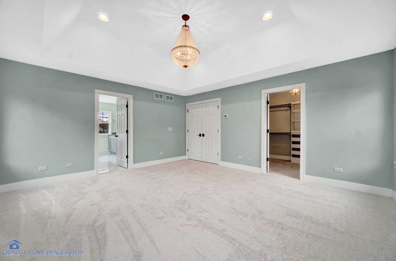 215 North Summit Street Wheaton, IL 60187 - Photo 24 of 36 a view of an empty room with a window