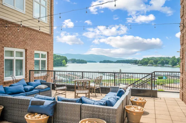 $450,000 | 1245 Graves Harbor Trail, Unit 212, Huddleston, VA 24104