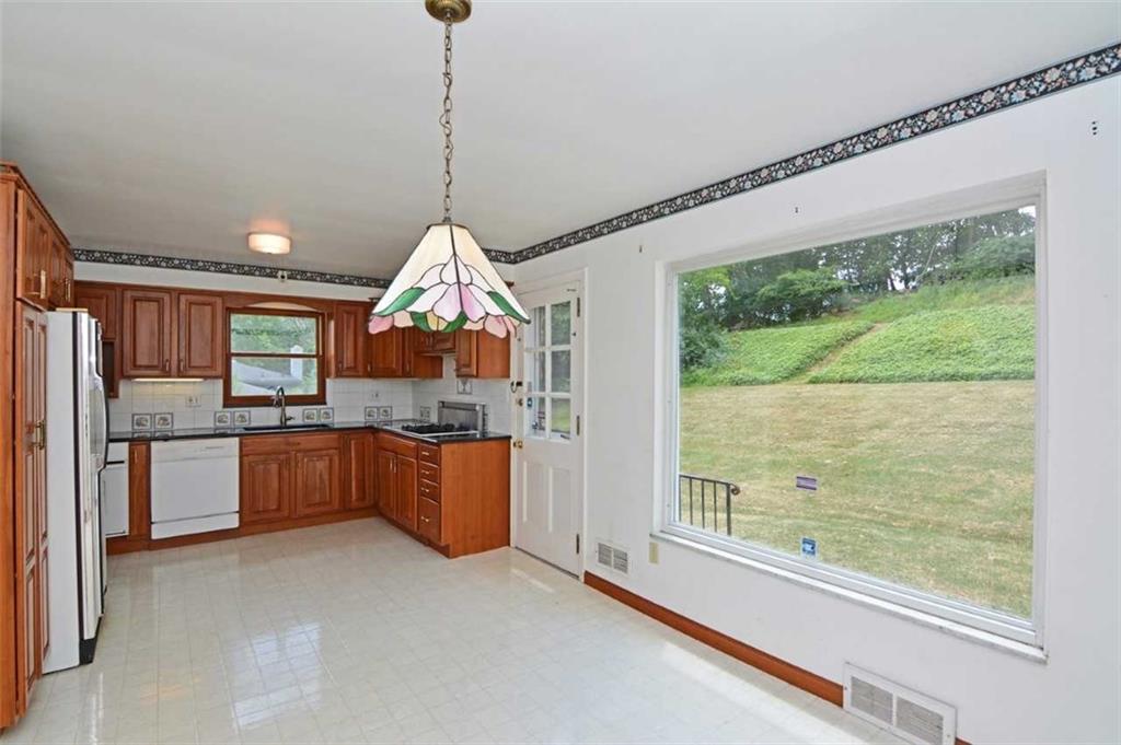 641 Ravencrest Road Pittsburgh, PA 15215 - Photo 10 of 20 Gallery Image 10