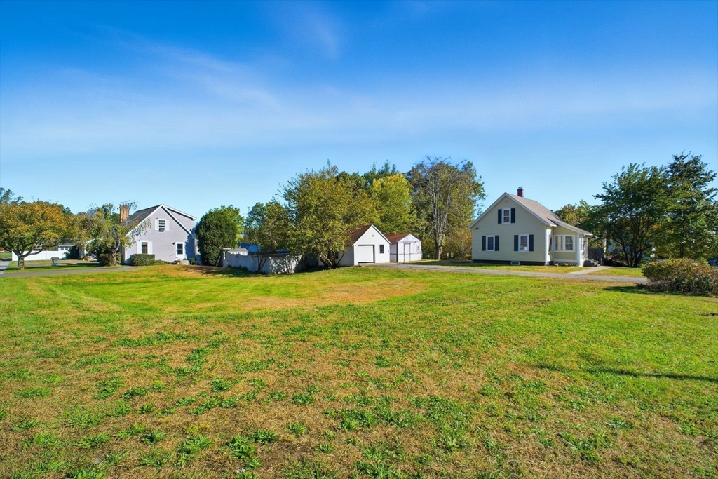 114 Connecticut Avenue West Springfield, MA 01089 - Photo 3 of 30 a front view of a house with garden