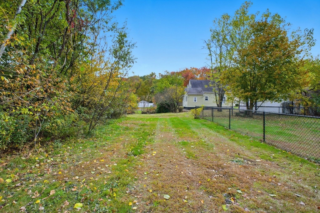 114 Connecticut Avenue West Springfield, MA 01089 - Photo 4 of 30 a view of a house with a park
