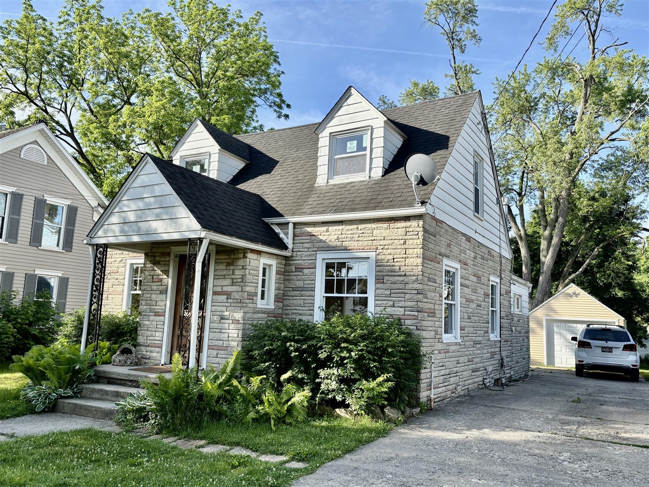 231 Monroe Street Brooklyn, MI 49230 - Photo 2 of 26