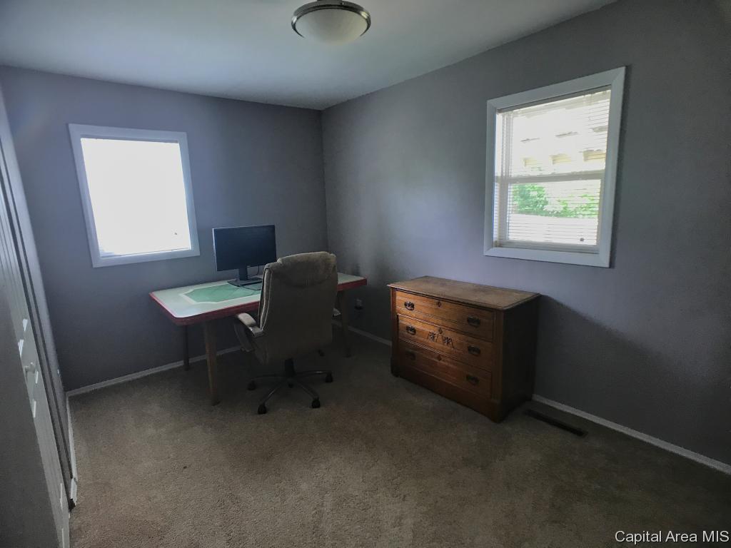 69 Windsor Road Springfield, IL 62702 - Photo 11 of 16