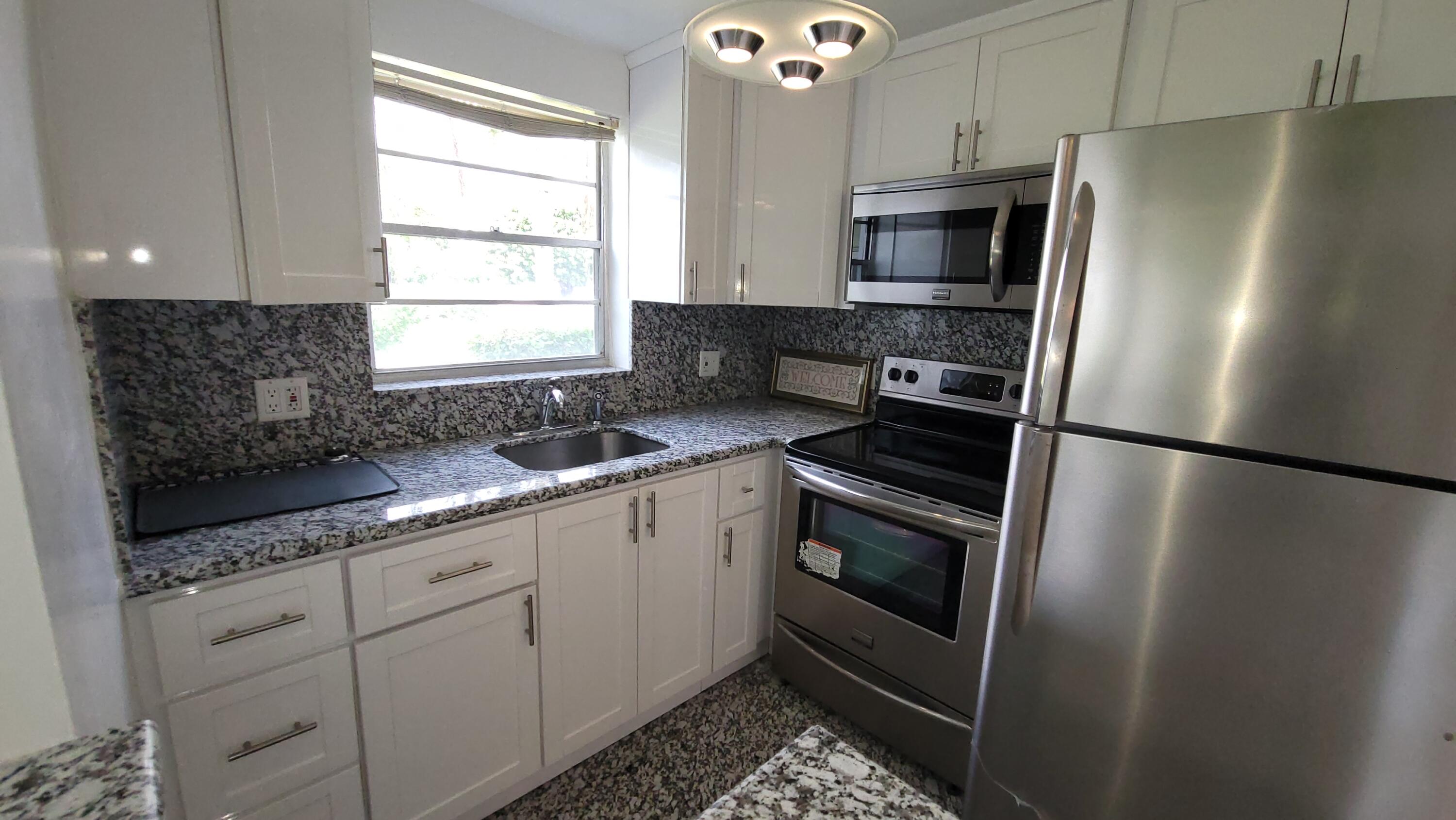 405 Windsor R West Palm Beach, FL 33417 - Photo 5 of 51 05