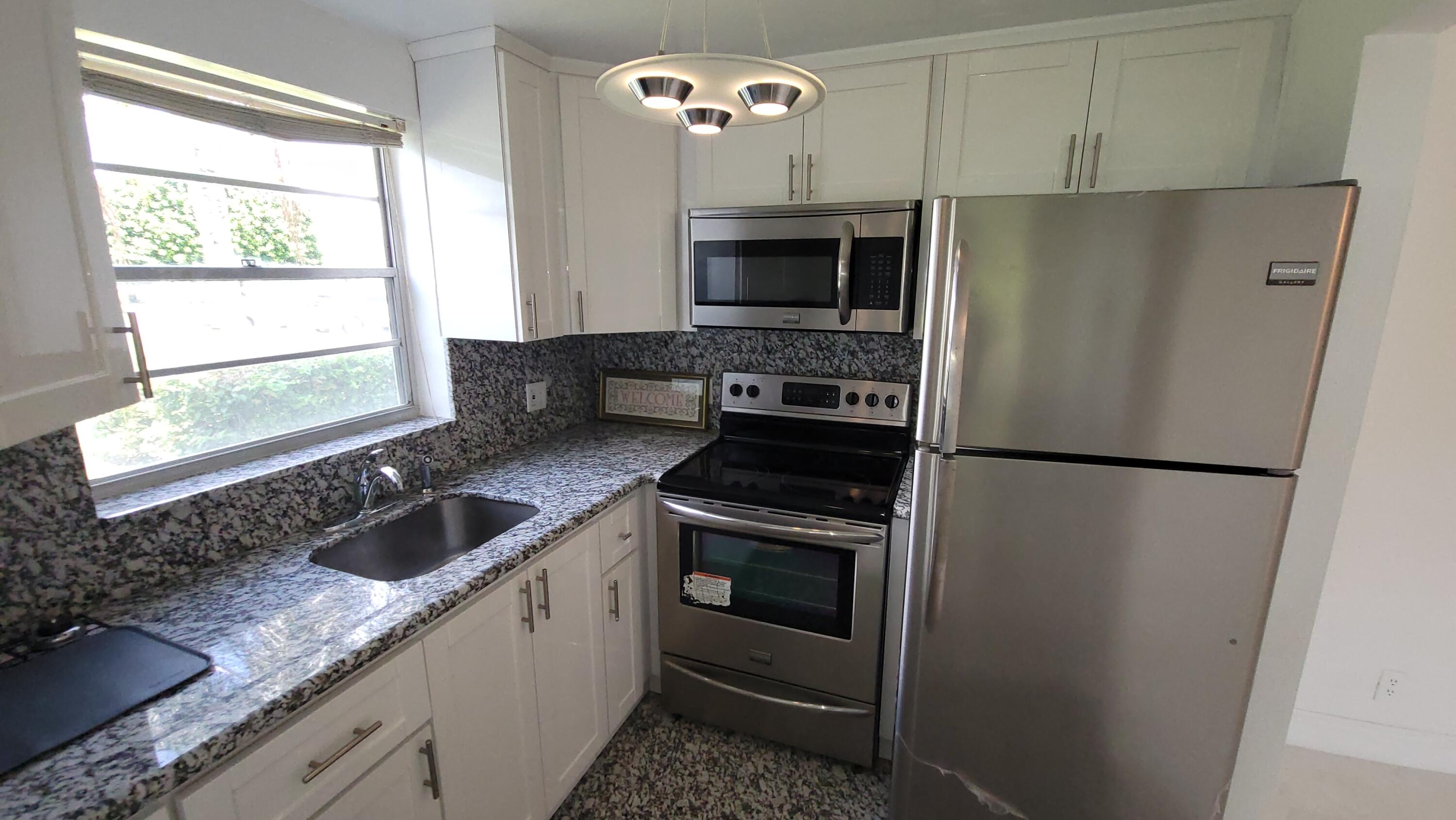 405 Windsor R West Palm Beach, FL 33417 - Photo 6 of 51 08