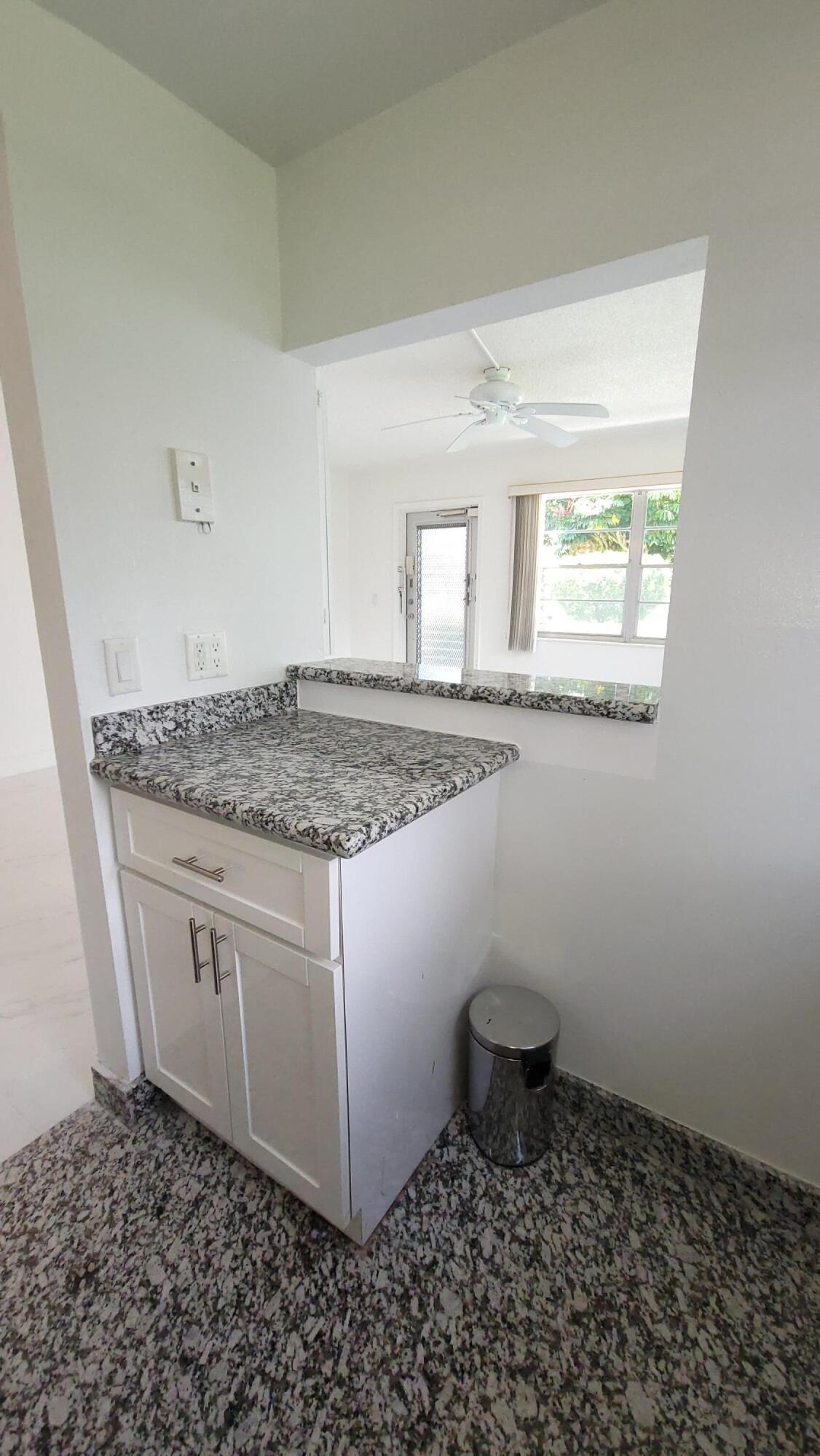 405 Windsor R West Palm Beach, FL 33417 - Photo 9 of 51 06_5