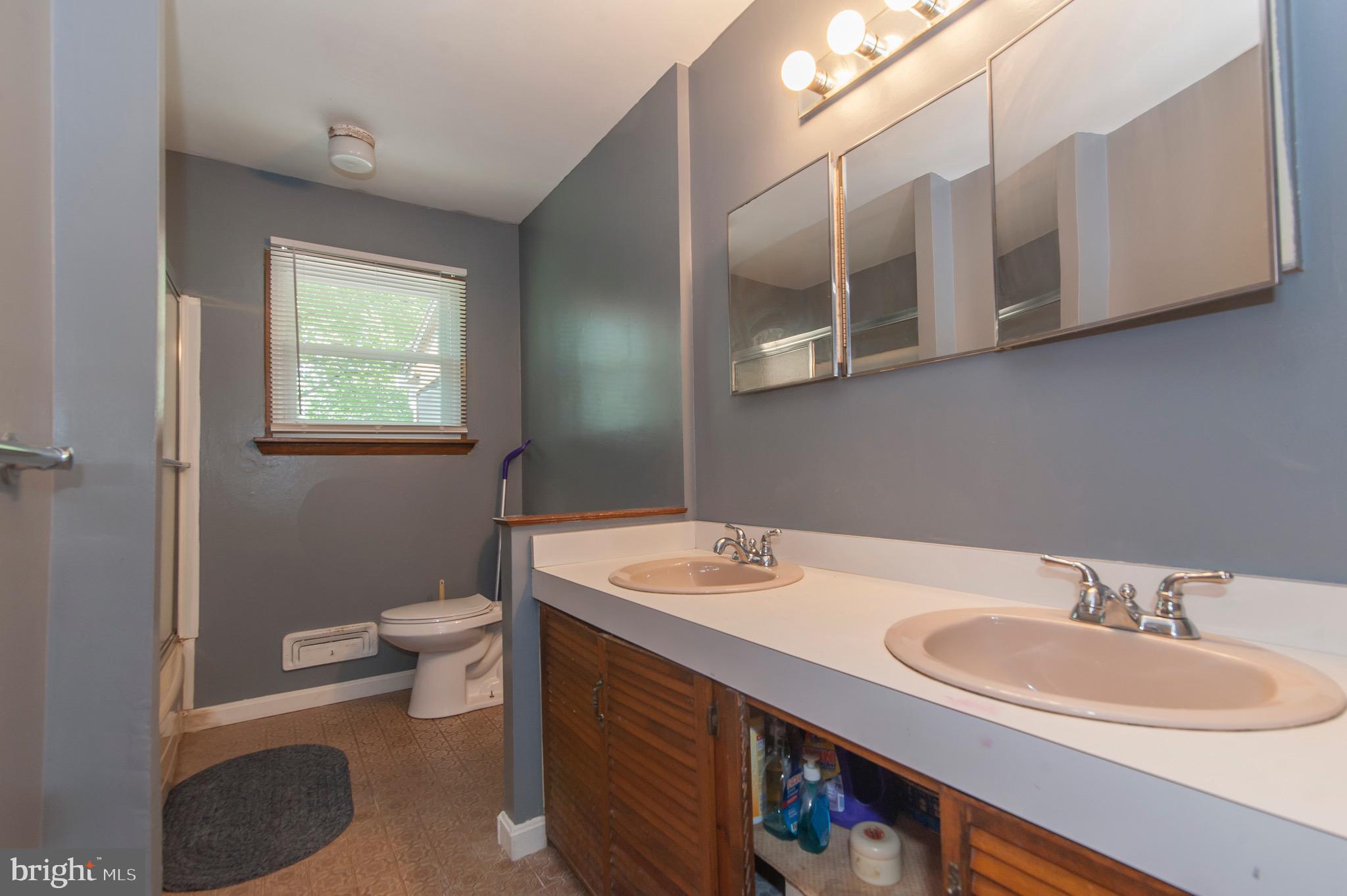 6121 Moorefield Road Baltimore, MD 21228 - Photo 14 of 30