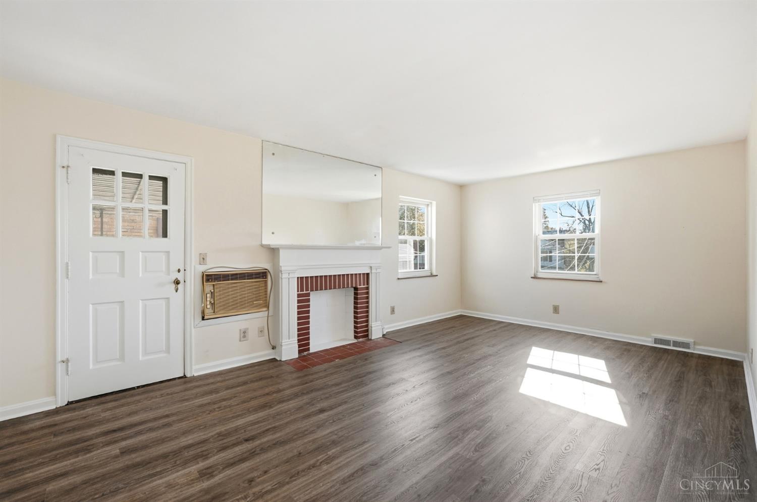 5214 Sidney Road Cincinnati, OH 45238 - Photo 8 of 39
