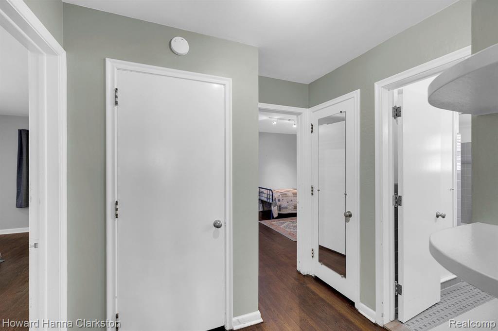 813 Harcourt Road Grosse Pointe Park, MI 48230 - Photo 15 of 40