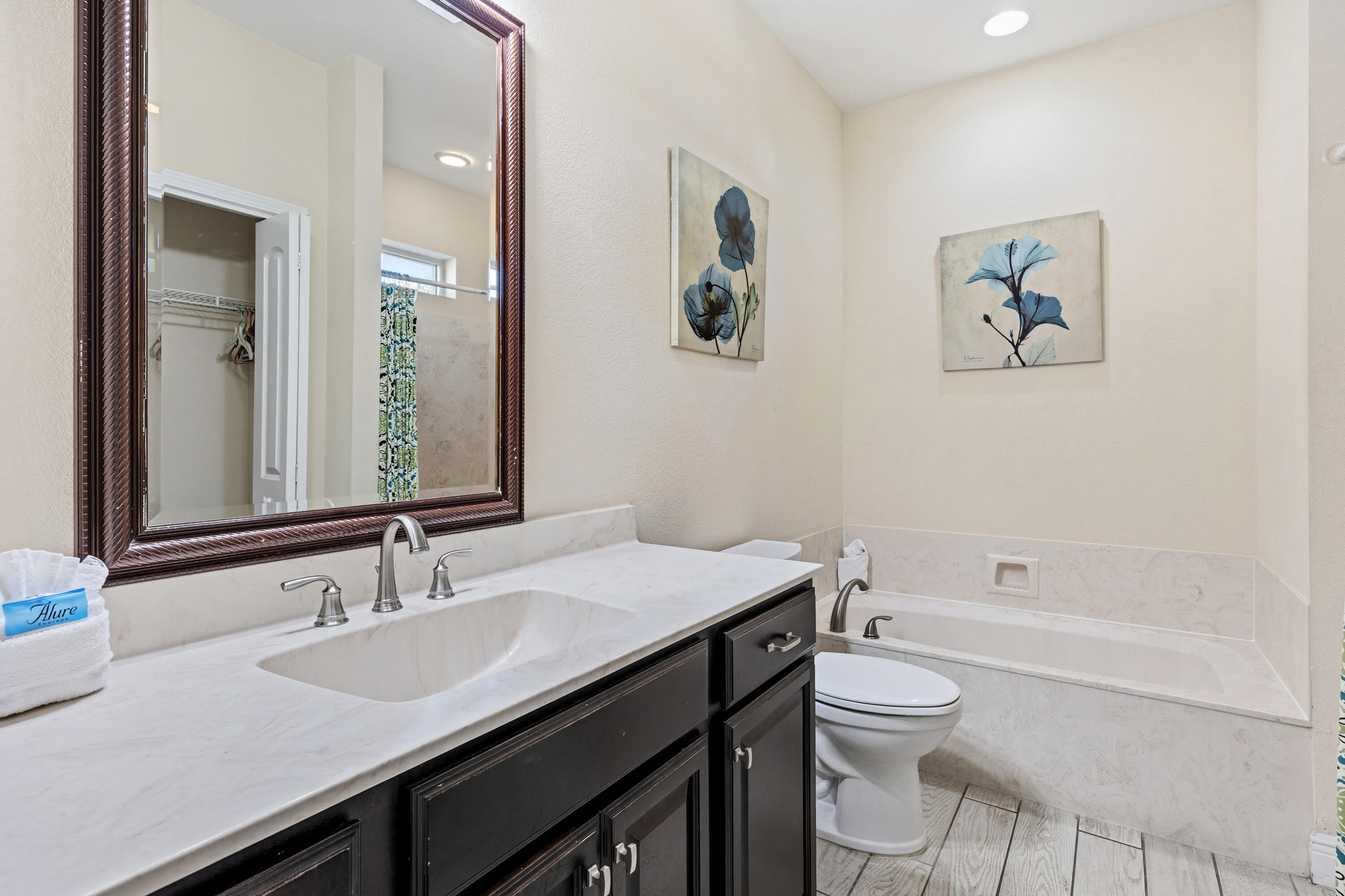 94 Dolphin Street Destin, FL 32541 - Photo 19 of 55 Master Ensuite Bath