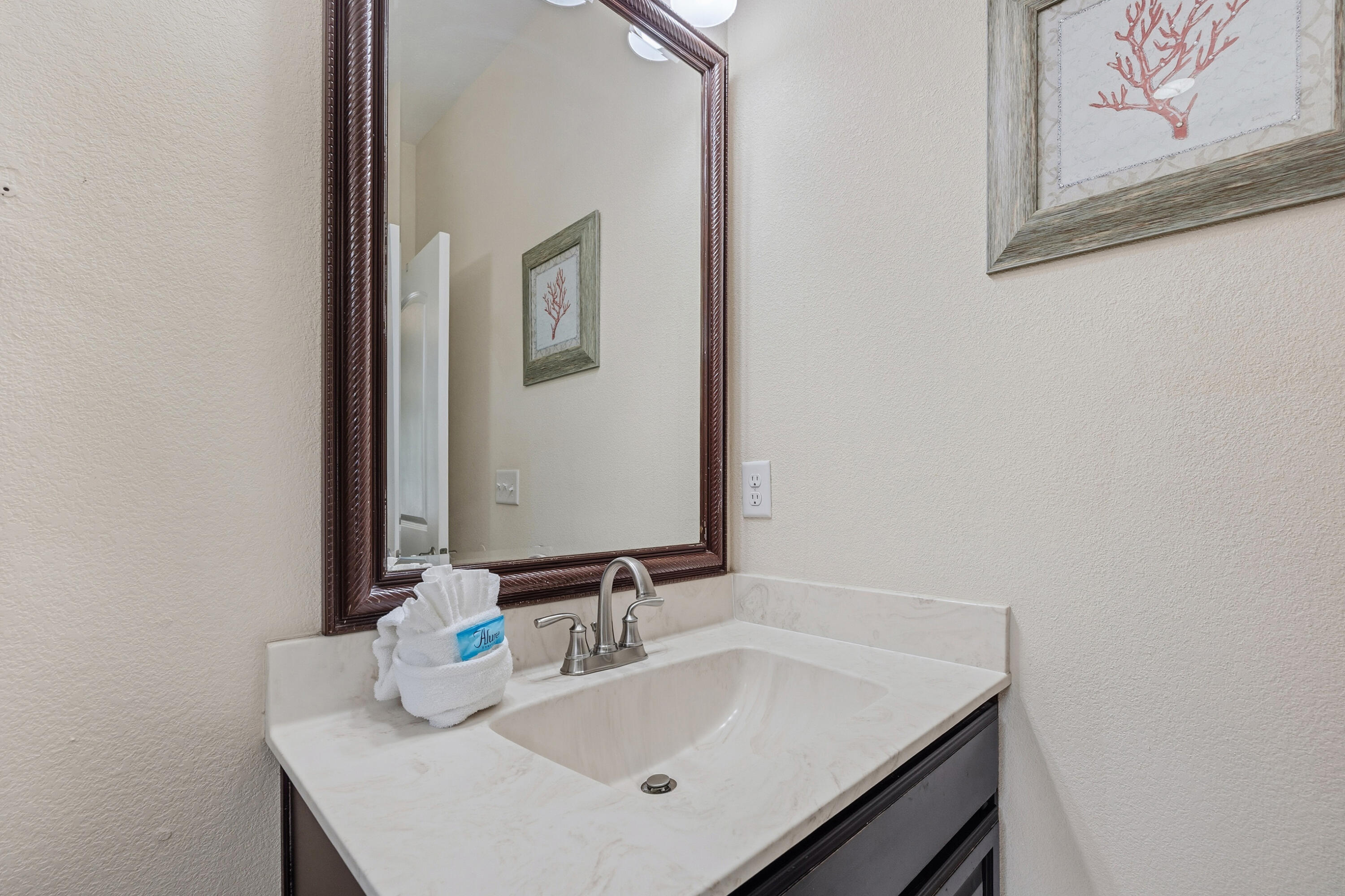 94 Dolphin Street Destin, FL 32541 - Photo 24 of 55 Ensuite Bathroom 2